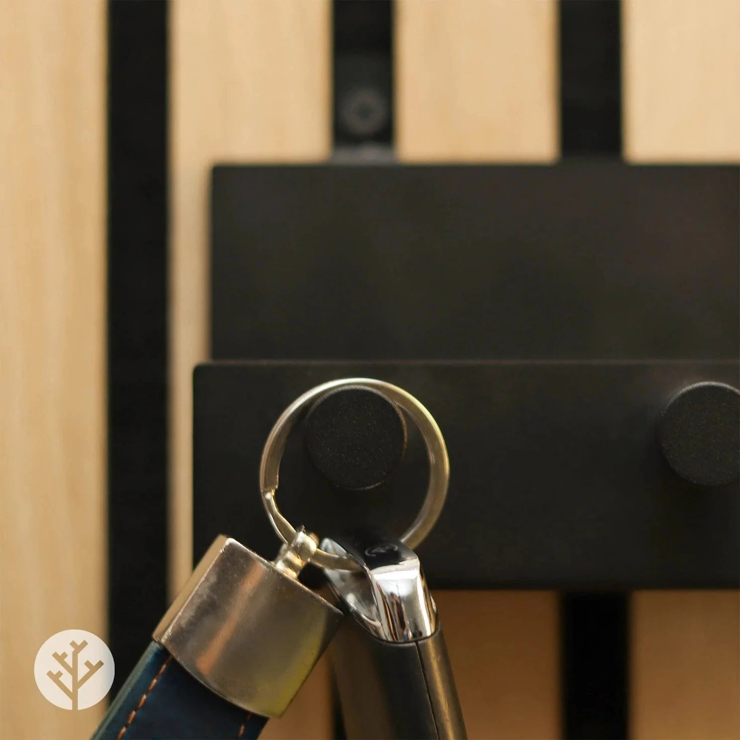 WVH® Australia Shelf With Four Pegs